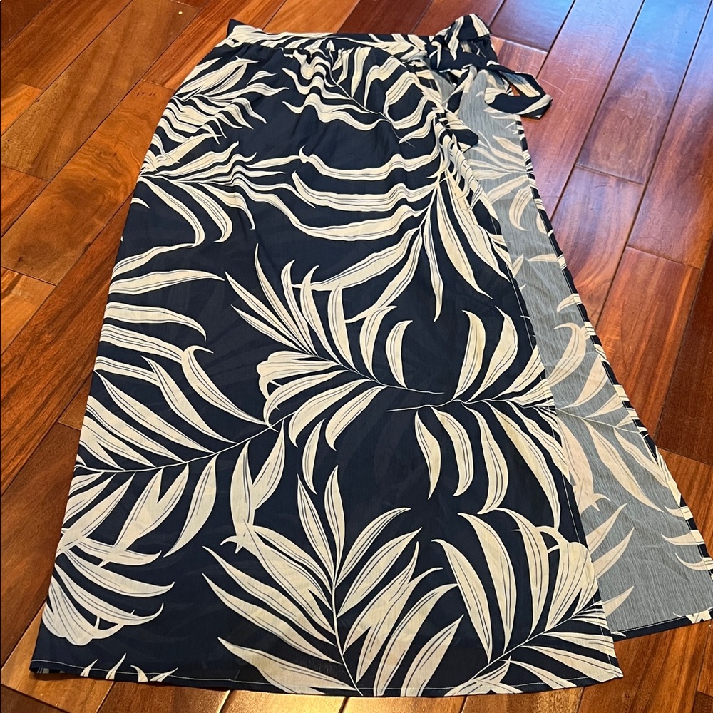 Cupshe Blue and White Leaf Pattern Sarong coverup